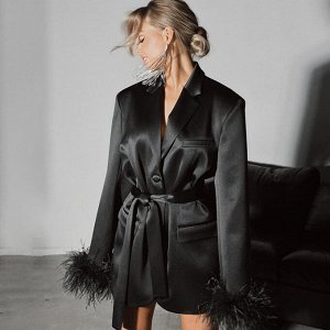 Женское платье-пиджак, декор "перья", цвет черный