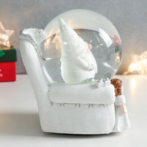 Сувенир полистоун водяной шар музыка "Дед Морозик на кресле" белый 11,5х11,5х14 см