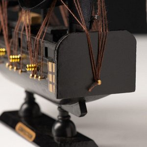 Сувенирная модель корабля «Веселый Роджер», чёрные паруса, 24x6x22 см