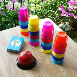 Игра в стаканчики с собакой. Игра стакан. Пластиковый стаканчик для бир понг. Цветные стаканчики для детей. Игра стакан.