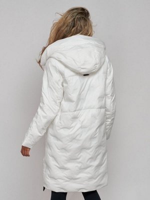 Пальто утепленное молодежное зимнее женское белого цвета 59121Bl