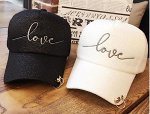 Кепка с надписью &quot;LOVE&quot;, слегка блестящая