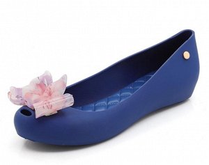 Туфли Туфли из силикона водонепроницаемы, а значит, они будут незаменимы в непогоду, когда не обуешь резиновые сапоги или другую непрезентабельную обувь