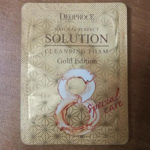 Пенка для умывания с золотом и восточными травами DEOPROCE Natural Perfect Solution Cleansing Foam Gold