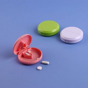 Таблетница с таблеторезкой, 7 см х 7 см х 2,3 см, 1 секция, цвет МИКС