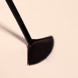 Кисть для макияжа, веерная, 16,5 (+/- 1) см, цвет чёрный