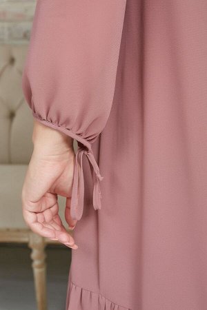 Платье Женственное платье, длиной ниже колен. Модель  свободного силуэта, выполнена из однотонного креп шифона, основа на трикотажной подкладке. Прилегание по груди за счет вытачек. Круглый вырез горл
