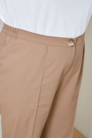 Брюки Стильные прямые брюки со стрелками, выполнены из льняной  ткани, с высокой посадкой по фигуре. Модель на комбинированном поясе, с застежкой на  молнию и пуговицу. Отличный вариант для стильного 