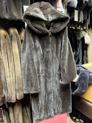 Одежда ❣️РАСПРОДАЖА ❣️
Шубка из меха импортной плюшевой норки с капюшоном , 100 см, уголь,графит
Размер 42,44,46,48
