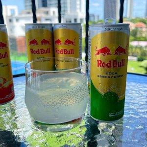 Red Bull Sparkling Energy Pomelo 250ml - Ред Булл помело. Без сахара