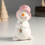 Сувенир керамика &quot;Снеговик в розовом цилиндре, с звездой на палочке&quot; 10,2х6х6 см