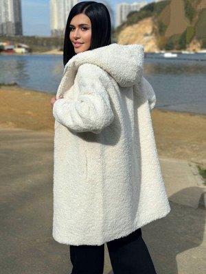 Пальто с капюшоном барашка женское