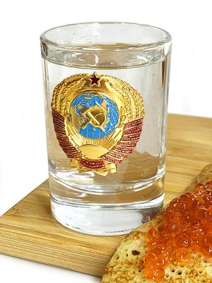 Водочно-коньячные стопки «Герб СССР», –  набор подарит вкусовое и эстетическое наслаждение, подчеркивая терпкое звучание алкоголя