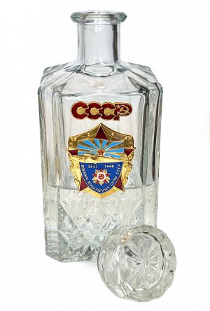 Подарочный водочный набор «ВВС СССР», – магия абсолютно прозрачного стекла + неизменная прямоугольность графина (Цвет упаковки может отличаться, подробности уточняйте у менеджера.)