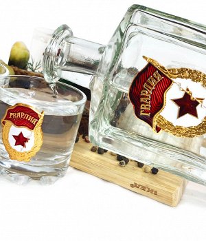 Подарочный набор для алкоголя для воинов-гвардейцев, – не только красивый сувенир, но и абсолютно функциональный комплект (Цвет упаковки может отличаться, подробности уточняйте у менеджера.)