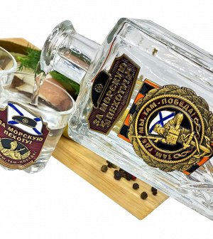Подарочный набор для крепких напитков «Морская пехота», –  презентабельная угловатая форма графина и 6 стильных стопок (Цвет упаковки может отличаться, подробности уточняйте у менеджера.) №20