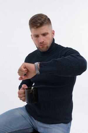 Мужской свитер в рубчик с высоким воротом