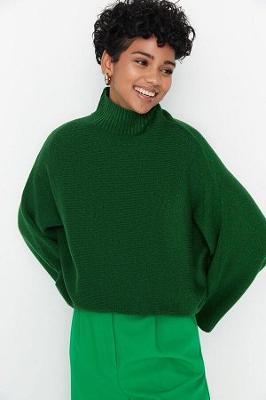 Зеленый мягкий  вязаный свитер широкого кроя