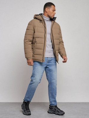 Куртка спортивная мужская зимняя с капюшоном коричневого цвета 8357K