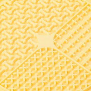 Лизательный коврик Mr.Kranch для медленного поедания силиконовый диаметр 20 см желтый с лопаткой