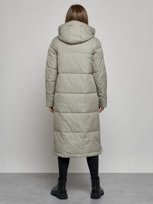 Пальто утепленное молодежное зимнее женское зеленого цвета 52351Z