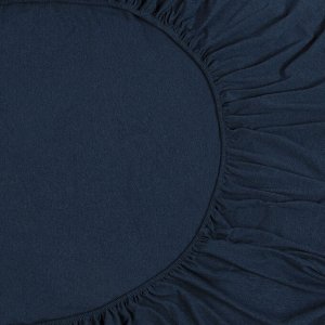 Простыня на резинке из хлопкового трикотажа темно-синего цвета из коллекции Essential, 160х200х30 см
