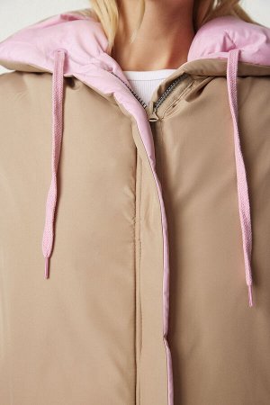 Женский длинный пуховик розово-бежевого цвета с двусторонним капюшоном RV00011