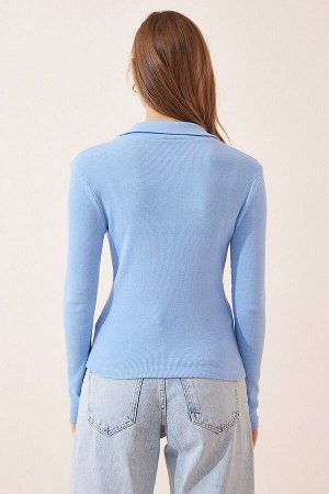 Женская небесно-голубая трикотажная блузка с воротником-поло GT00111