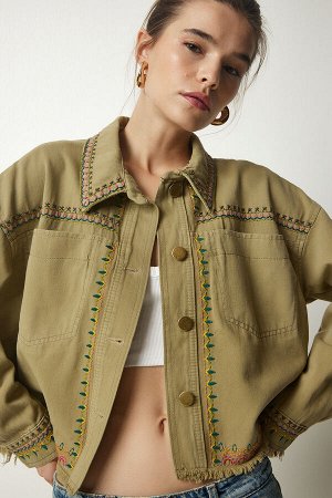 Женская джинсовая куртка оверсайз цвета хаки с вышивкой и кисточками SA00018