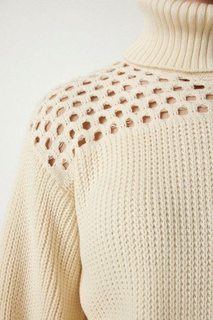 Женский кремовый свитер с воротником ажурного трикотажа CI00090