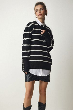 Женский трикотажный свитер в черную полоску NF00073