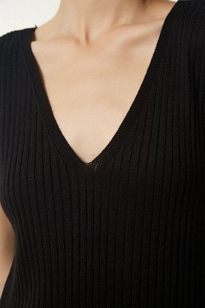 Женское черное трикотажное платье-свитер в рубчик KG00006