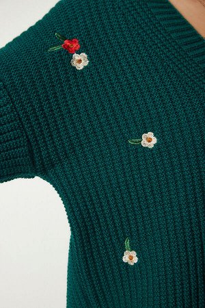 Женский трикотажный кардиган на пуговицах изумрудно-зеленого цвета с цветочной вышивкой KG00004