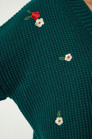 Женский трикотажный кардиган на пуговицах изумрудно-зеленого цвета с цветочной вышивкой KG00005