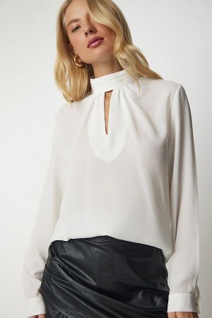 Женская белая струящаяся блузка из крепа с окном UB00154