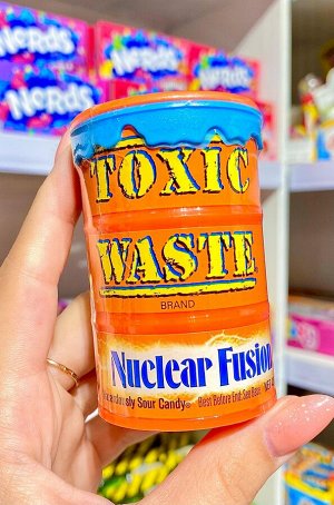 Кислые леденцы Sour Candy Nuclear Fusion / Кислый Токсик Вейст (оранжевая бочка) 42гр