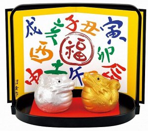 MATSUMOTO - фигурки белого и золотого драконов на подставке и с ширмой