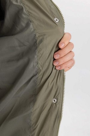 Теплоизолированное водонепроницаемое легкое длинное стеганое пальто с капюшоном