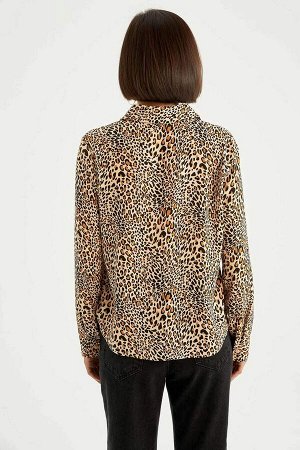 Рубашка из вискозы стандартного кроя с леопардовым узором