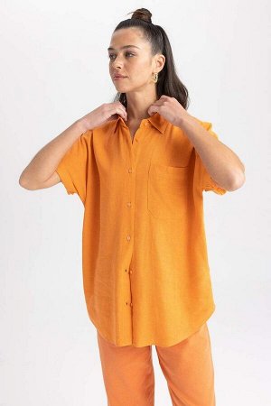 Рубашка обычного кроя из смесового льна с короткими рукавами