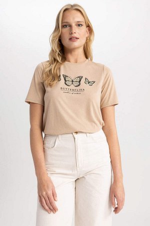 Традиционная футболка обычного кроя с круглым вырезом и узором бабочки с короткими рукавами