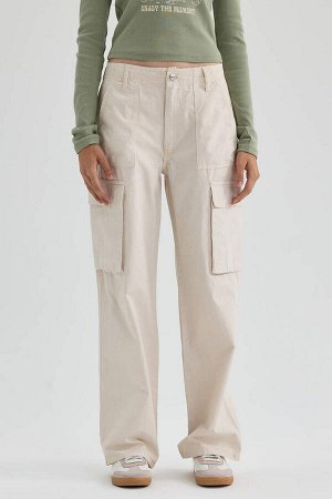 Стандартные брюки из габардина прямого кроя с карманами-карго