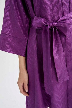 Жаккардовое мини-атласное платье с длинным рукавом с рубашечным воротником