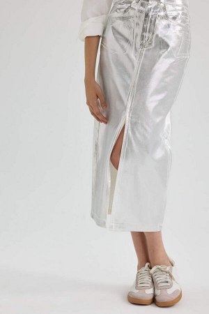 Приталенная габардиновая юбка миди с разрезом металлик
