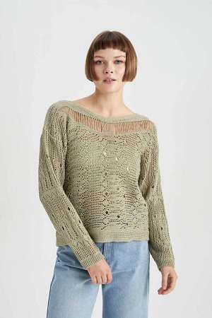 Ажурный свитер с вырезом «лодочка»