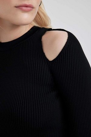 Облегающий свитер с круглым вырезом