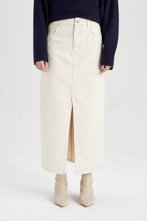 Длинная белая джинсовая юбка макси с разрезом