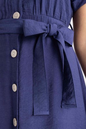 Льняное платье-миди с рубашечным воротником и короткими рукавами