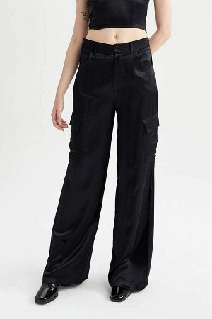 Атласные брюки макси с широкими карманами и нормальной талией