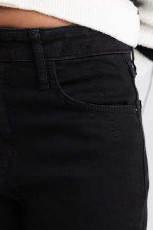 DEFACTO Lina Comfort Mom Fit Высокая удобная посадка Легкие джинсовые брюки с тонкой талией длиной до щиколотки